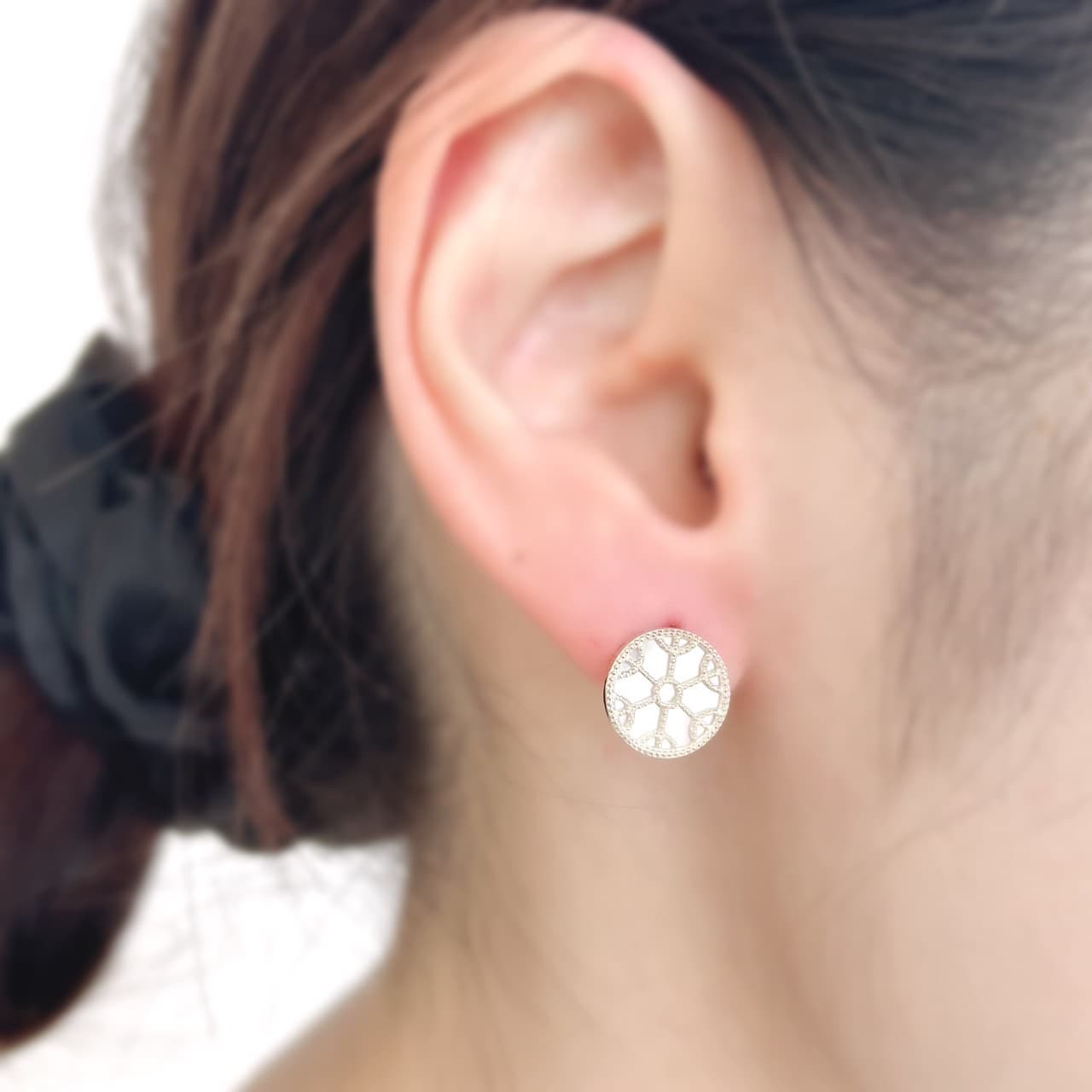 ピアス（白蝶貝/K10YG）44,000円